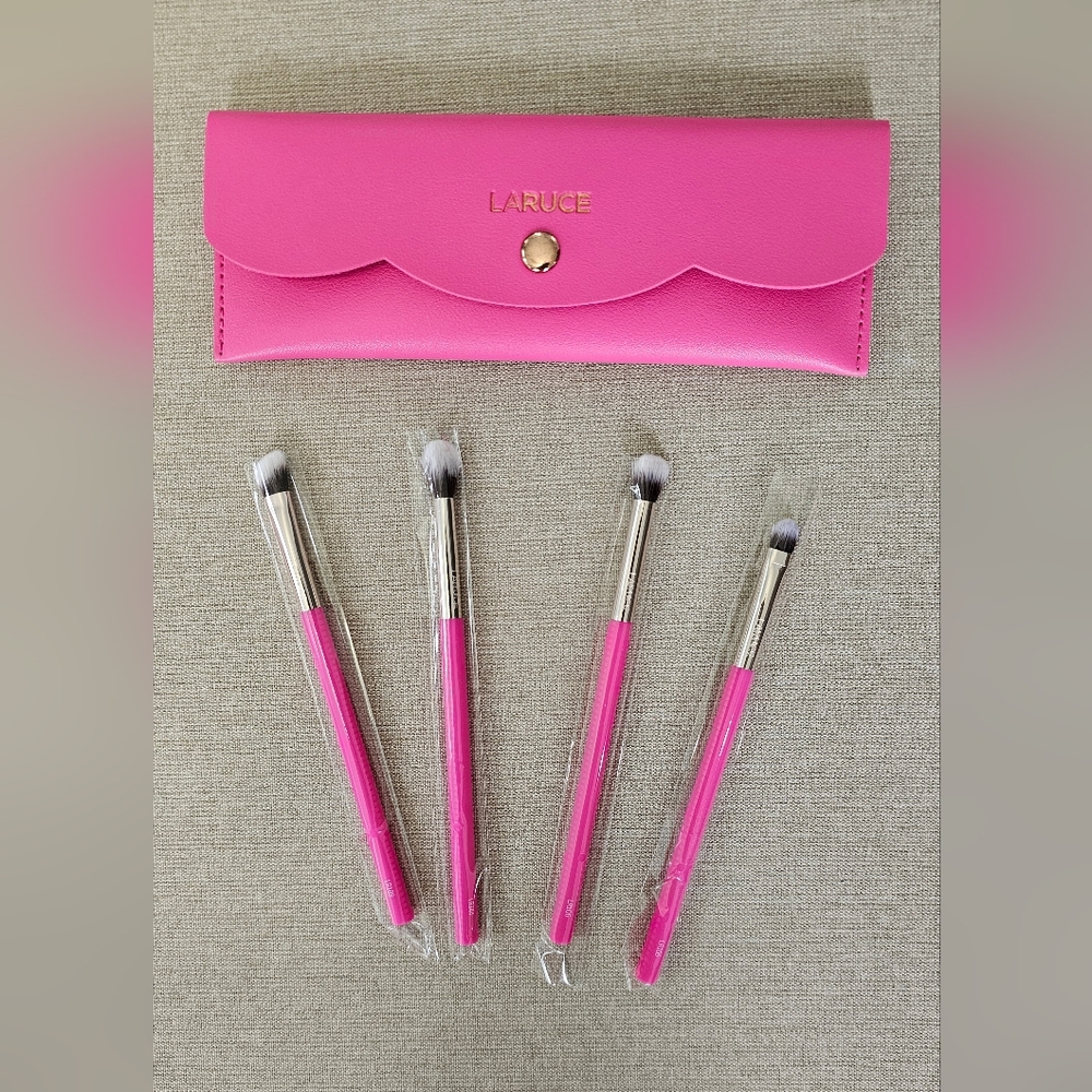 LARUCE BEAUTY Kayla 4-Piece Eye Makeup Brush Set in Pink New In Carrying Case